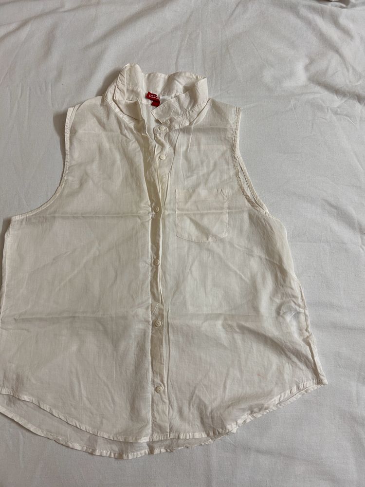 H&amp;M Sleeveless Button Down Shirt