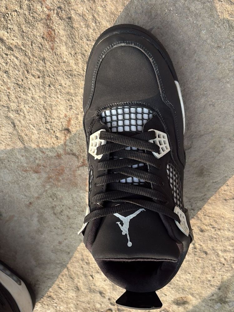 Air Jordan 4 Retro - Classic Style