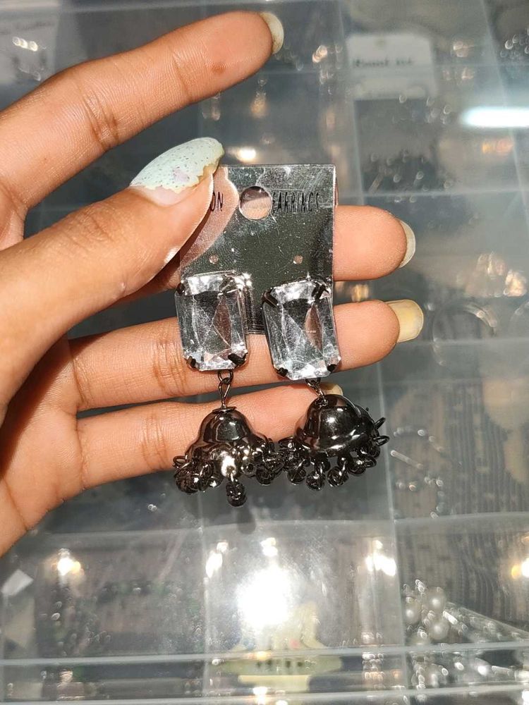 Unique Oxidised Jhumka With Diamond