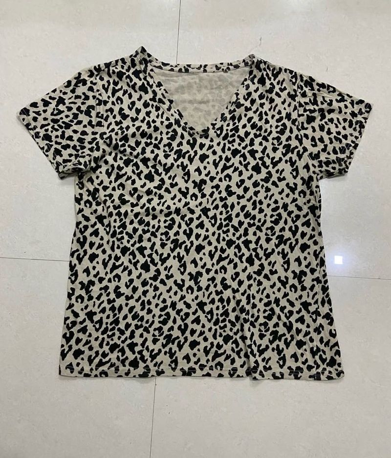Animal Print V-Neck T-shirt
