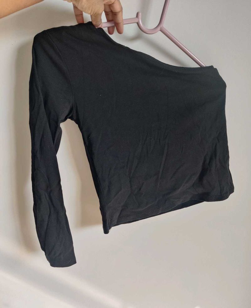 Chic Black One-Shoulder Top