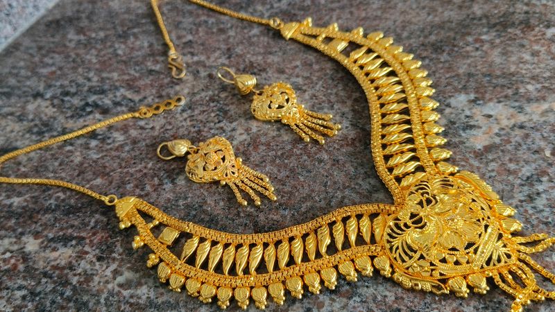 Covering Necklace And Earrings