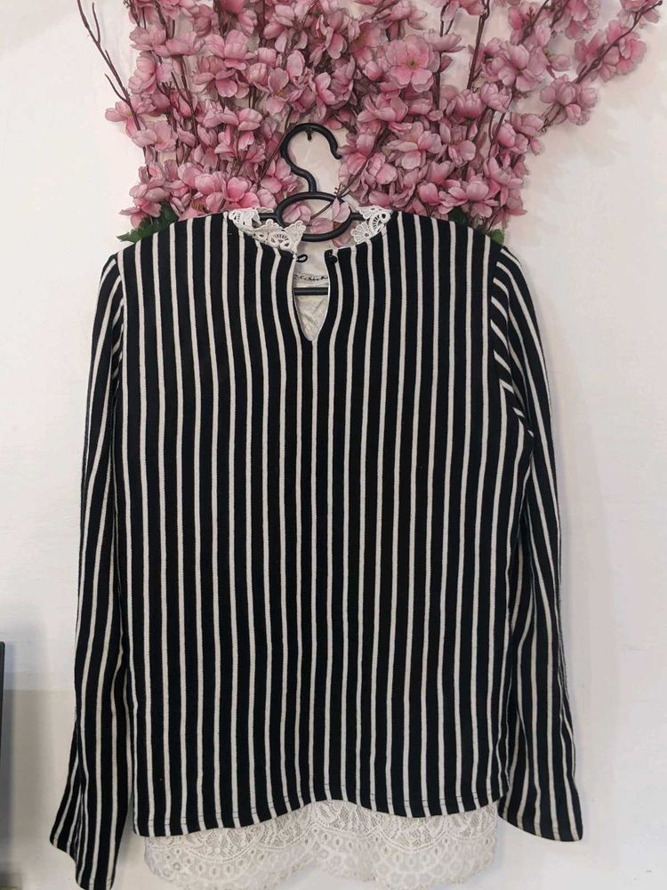 Double Layer Black And White Sweater.