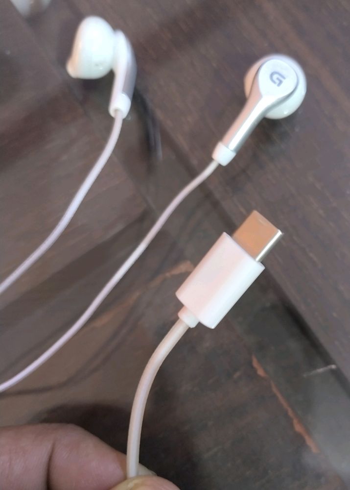 Type C Earphones with Mic - Almost New