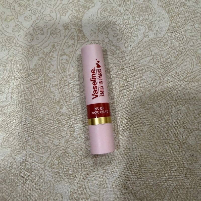 Vaseline Emily in Paris Lip Balm Tinted Nude