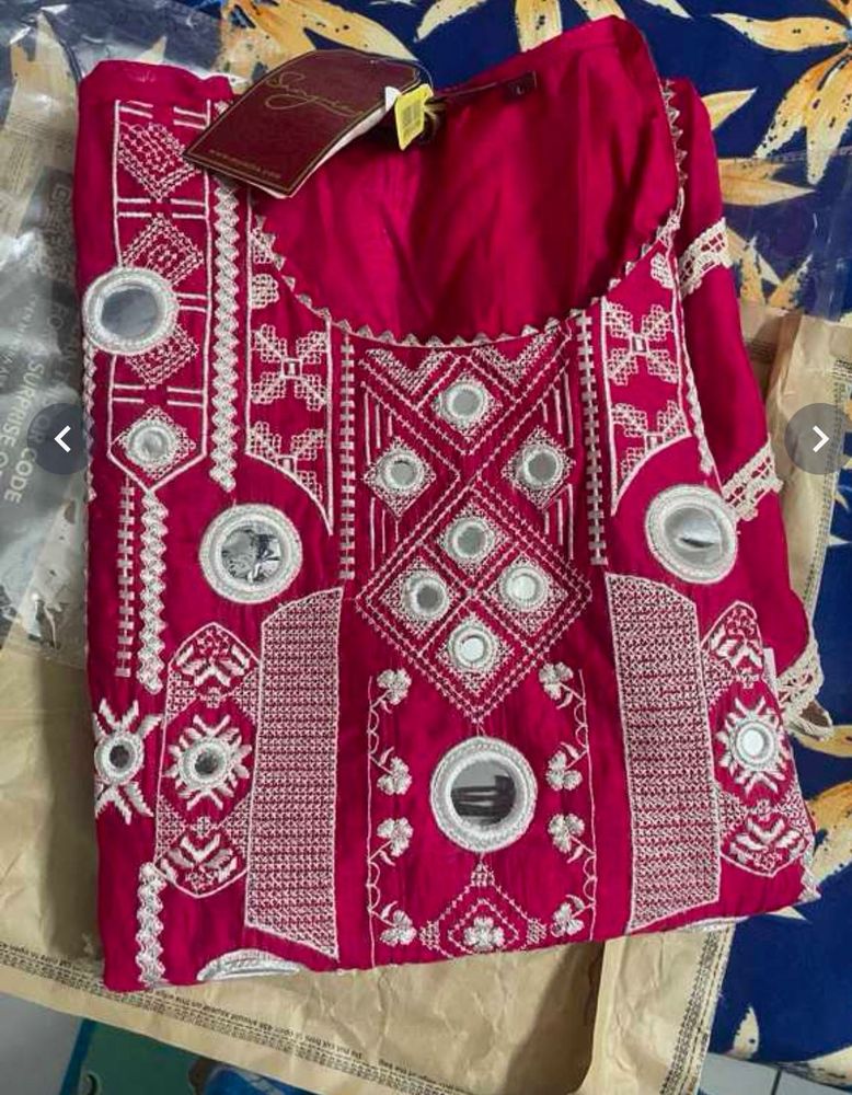 Sangria Majenta Embroidered Kurta