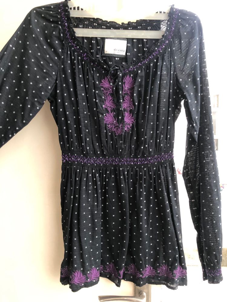 off shoulder full sleeve top(black)