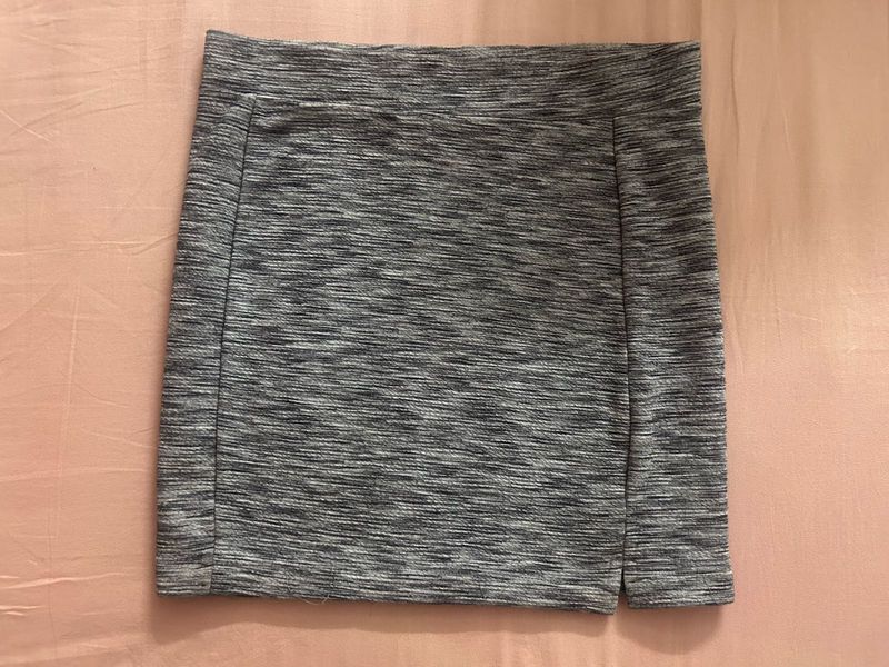 grey skirt