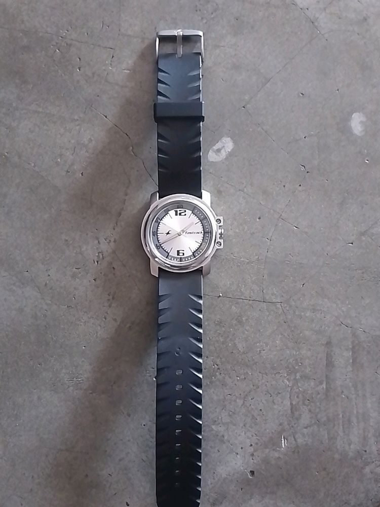 Fastrack Analogue Watch For Sale In New Condition Not Used As Buyed A Smartwatch