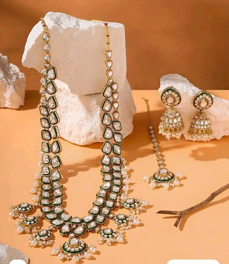 Elegant Kundan Jewelry Set