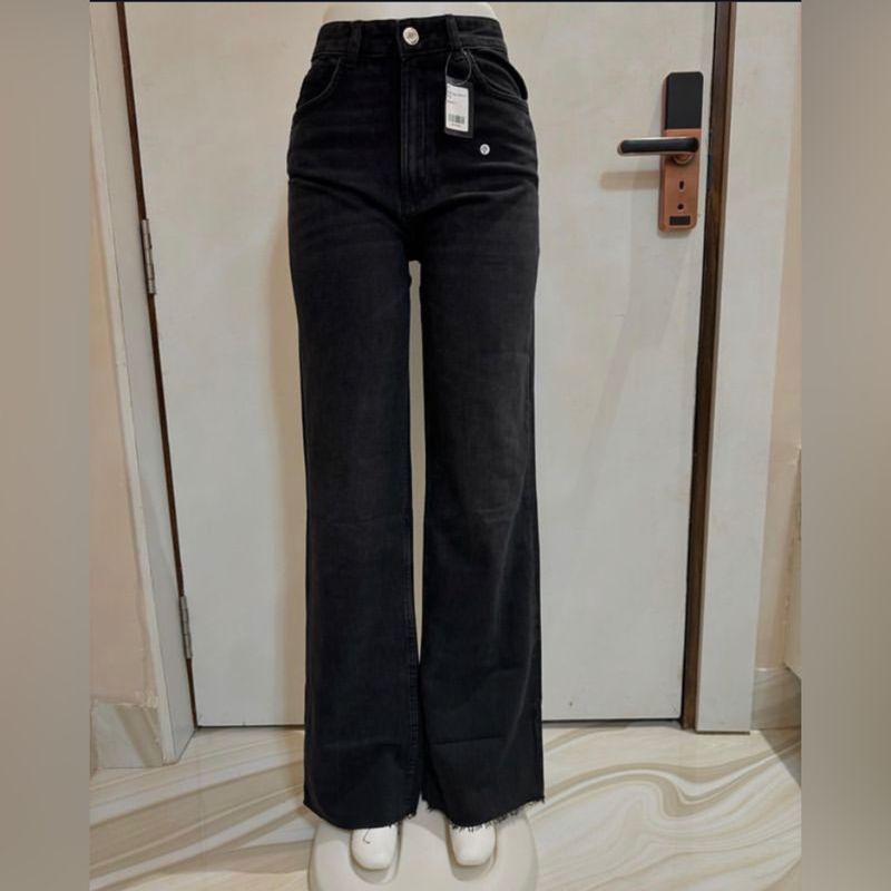 ZARA brand High Waisted Denim 🖤