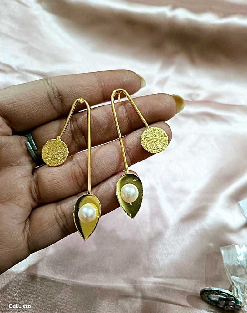 Gold Tone Pearl Drop Earrings