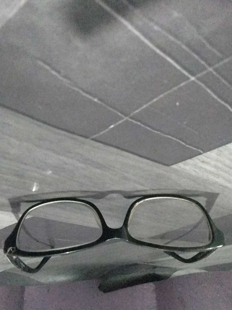 I am Selling a Gucci Spectacles