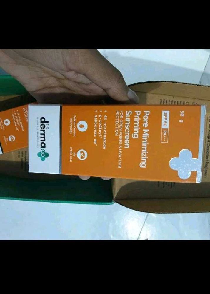 Derma Co Pore Minimizing Sunscreen