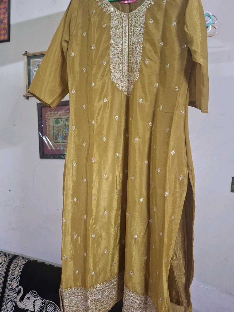 Elegant Embroidered designer Kurta.pant with dupat