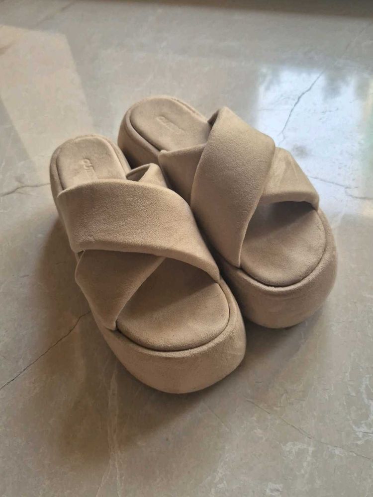 Nude/Tan Platform Sandals (Outryt)
