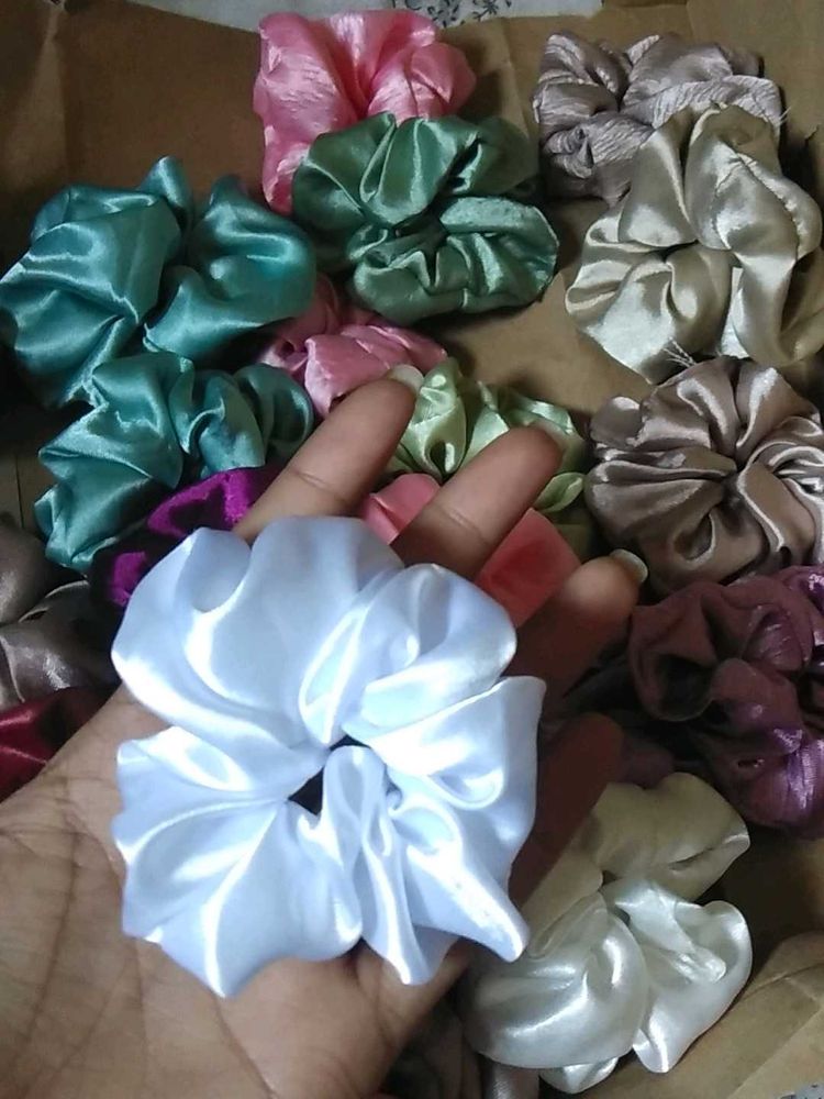 (Silky Scrunchie pack of 8 )