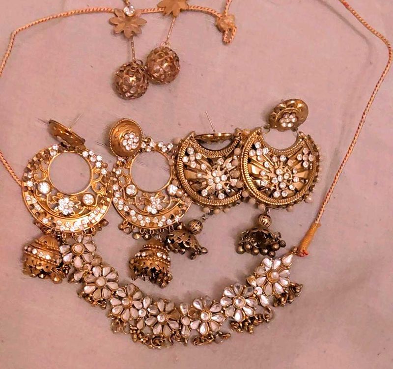 Traditional Gold-Toned Kundan Jewelry Set with Flo