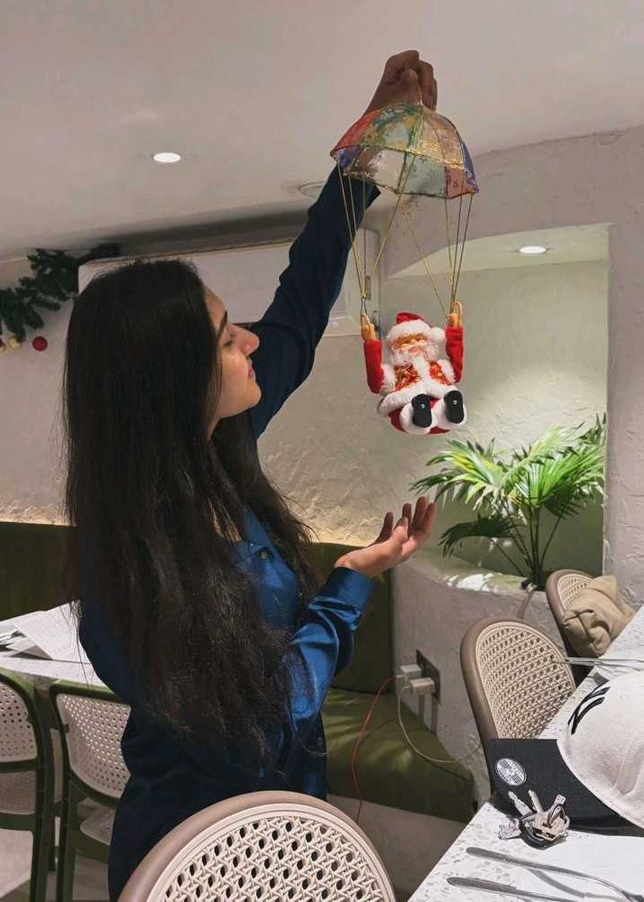 Jugutoz Electric Hanging Parachute Santa Claus Fun