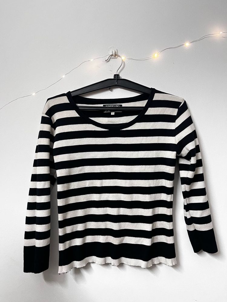 B&amp;W Striped Sweater Top