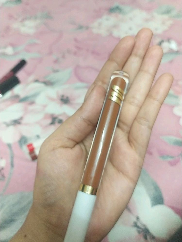Myglamm Lit Liquid Lipstick Microcheating