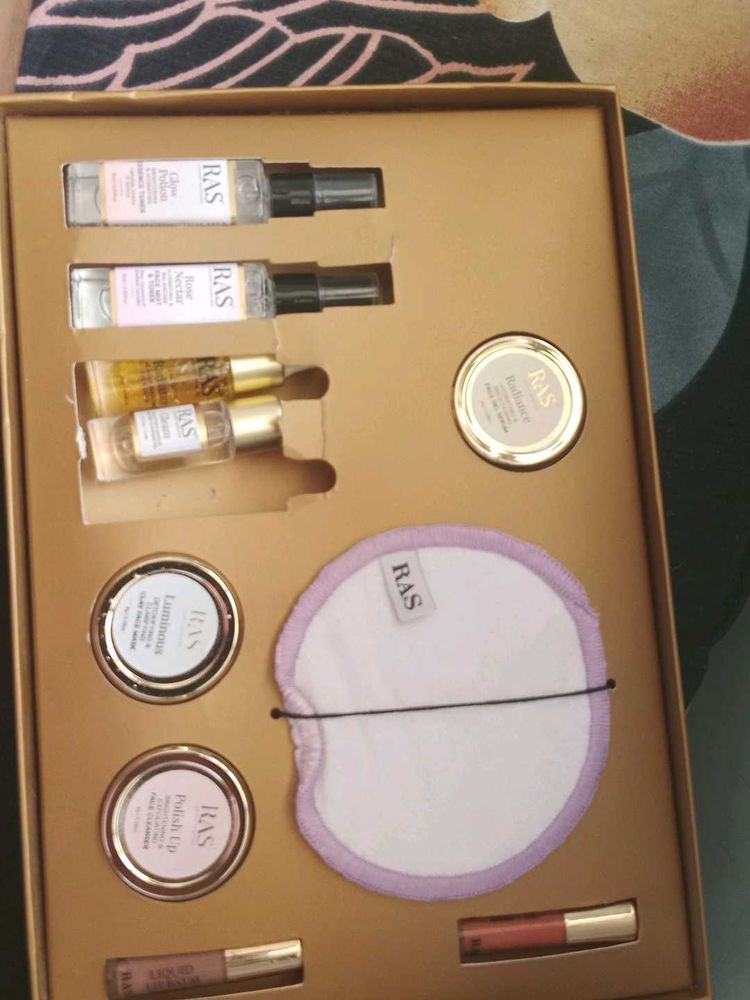 Set Of 10 Ras Beauty Items Kit