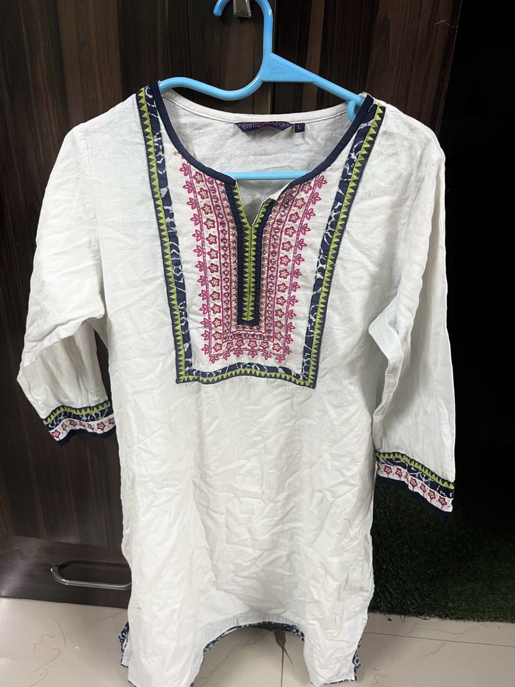 New Trisha By Pantaloons White Kurti