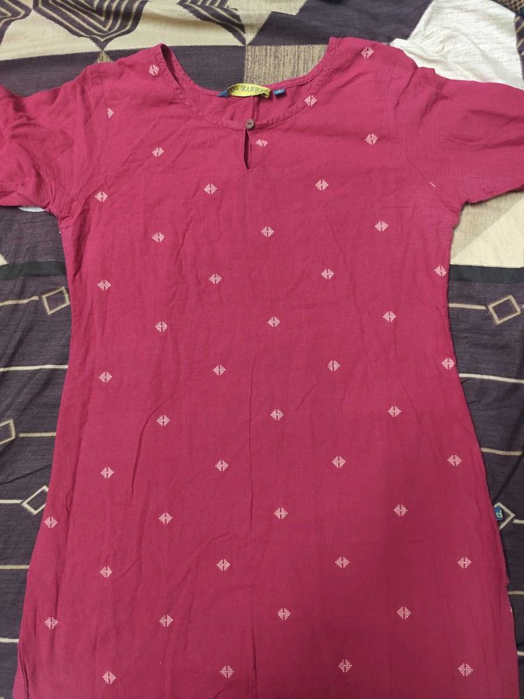 Aavasa Brand Maroon Kurta