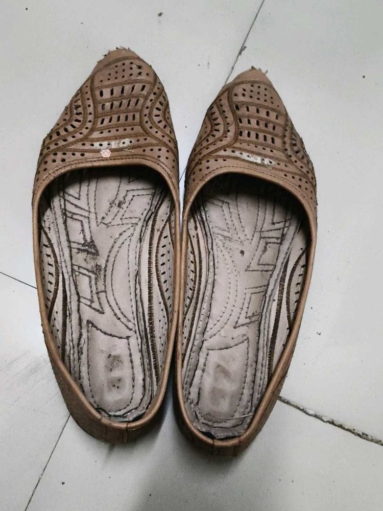 Beige Juttis - Size 6