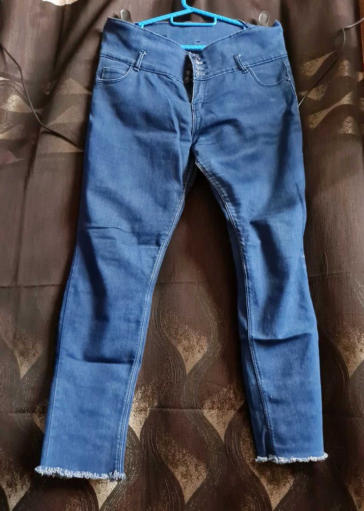 Frayed Hem Cropped Jeans