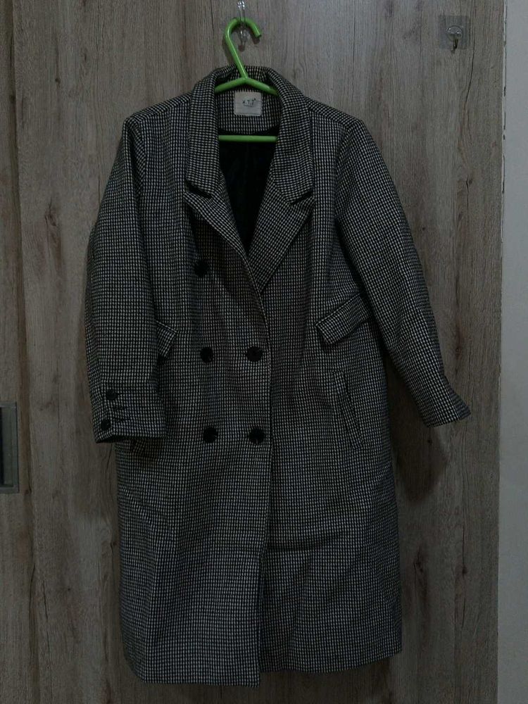 A Houndstooth Checkered Overcoat In Blended Wool.