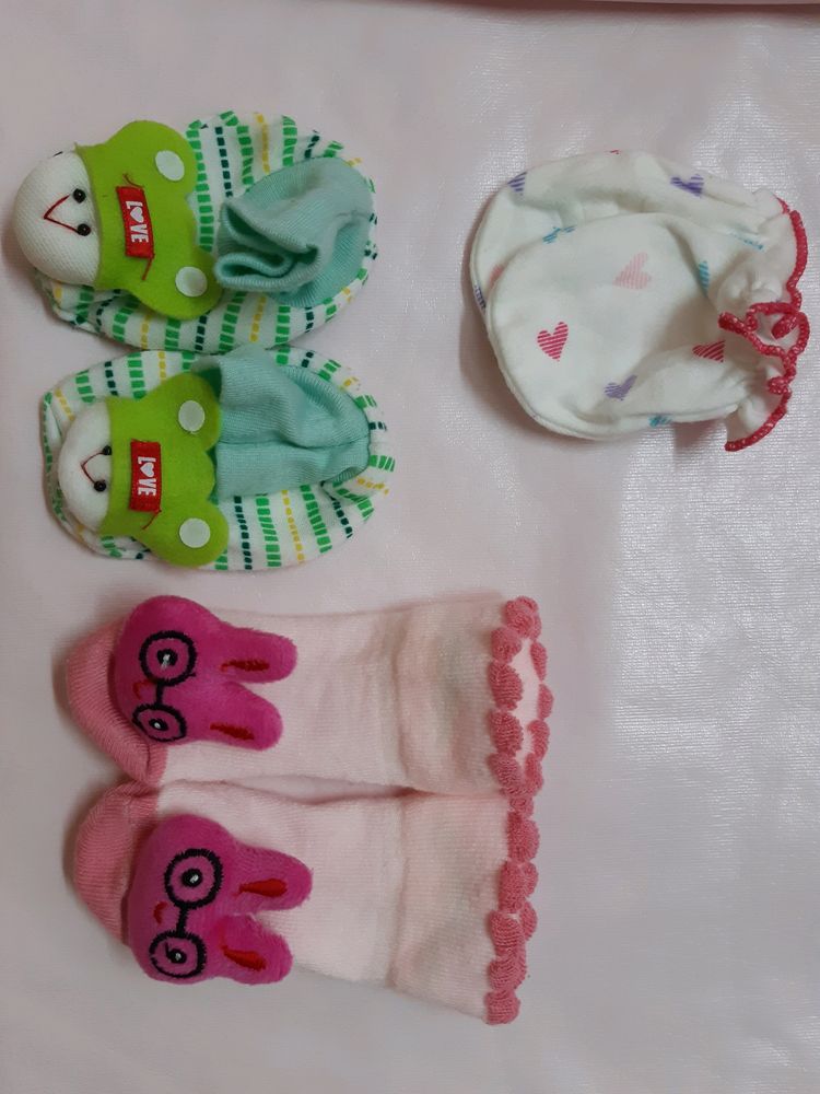 Baby Shocks And Hand Cover 2 Or 3 Days Wear
