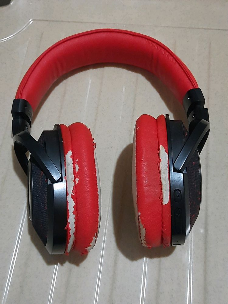boAt Rockerz 550 ( 1.5 Year Old)