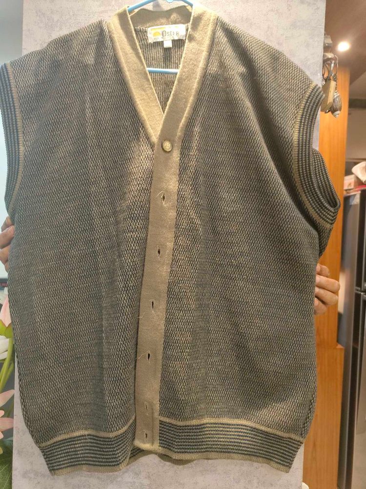 Very Warm Sleeveless Sweater For Plus Size