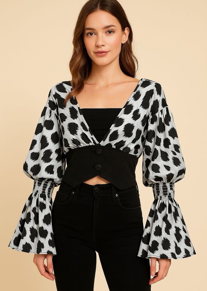 ELEGANT PRINTED TOP WITH FLARED RUFFLE SLEEVES