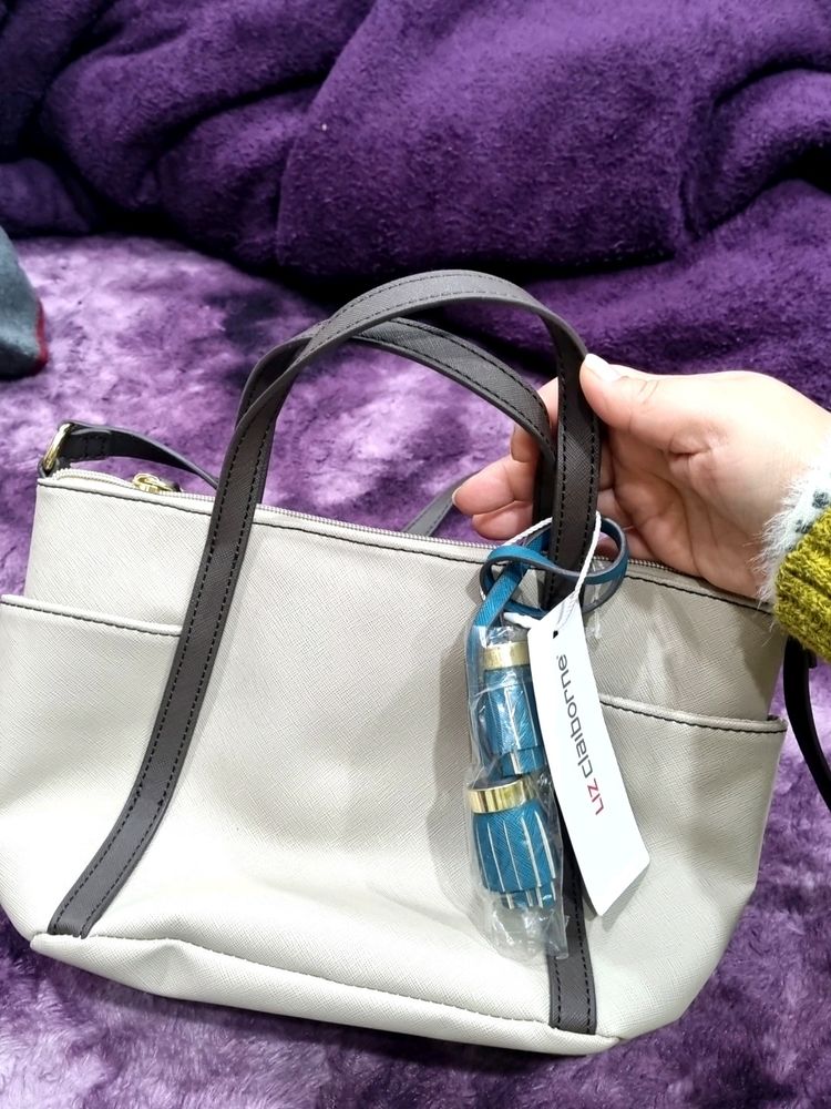 US BRAND - LIZ CLAIBORNE Slingbag