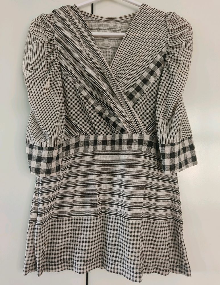 Stylish Black &amp; White Top