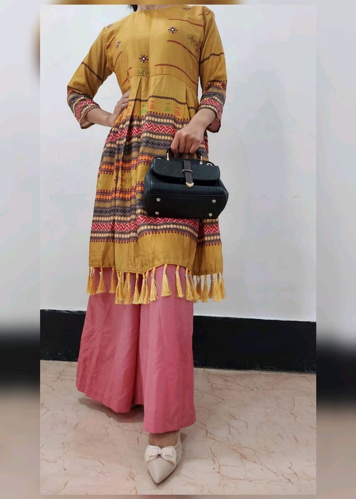 Yellow Design Dress Multiple wear. Size : M