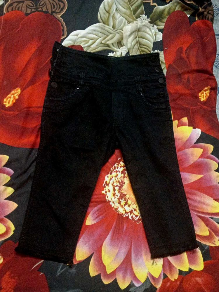 Black Capri Jeans