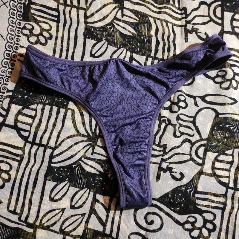 A SEXY THONGS ❤️ , NEVER USED