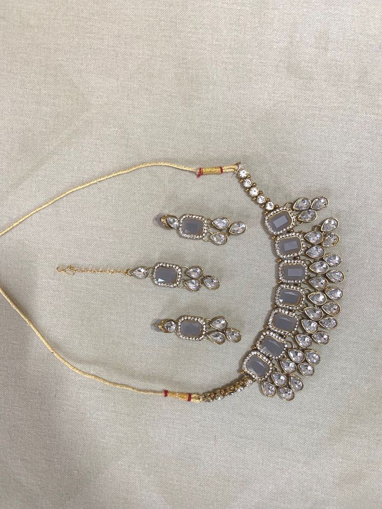 Beautiful Grey Necklace Kundan Set
