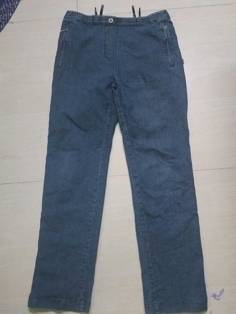 women blue denim pant