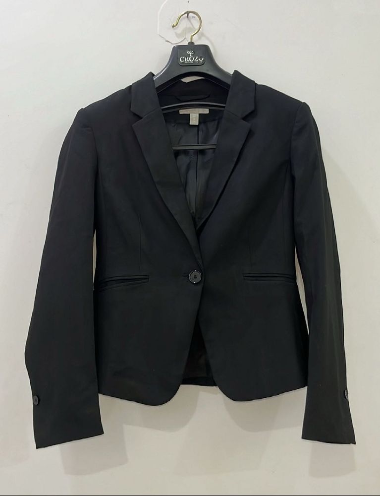 50% Discount On Women&#39;s Fitted H&amp;M Blazer