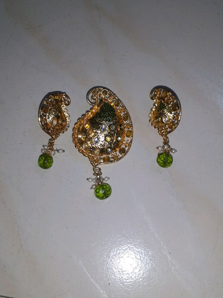 Pendent With Earrings