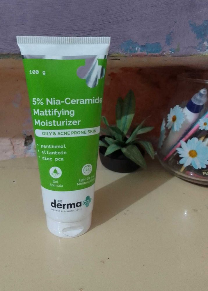 The Derma Co Nia Ceramide Mattifying Moisturizer