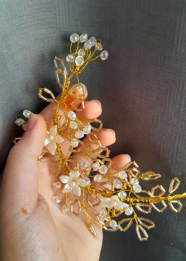Elegant Gold Flower Hair Piece