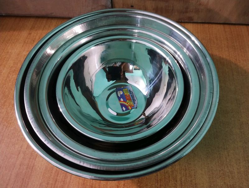 Set of 4 - New Non-used Stainless Steel Bowls