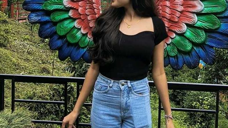 Women Deep Neck Top