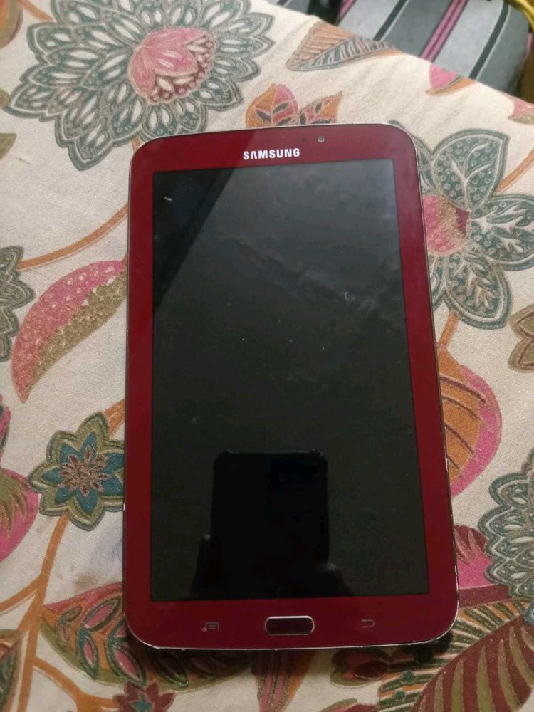 Samsung Tablet  Logo pe atka hua hai