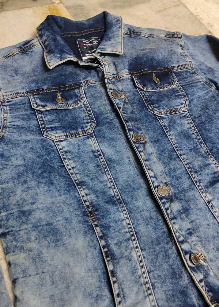 Denim Jacket - Stylish &amp; Versatile washed blue